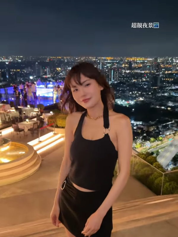 五索晒陳年學生妹舊照曝光驚人對比 眼鏡娘身形圓潤判若兩人如改頭換面