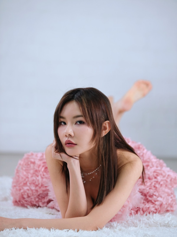 五索晒陳年學生妹舊照曝光驚人對比 眼鏡娘身形圓潤判若兩人如改頭換面