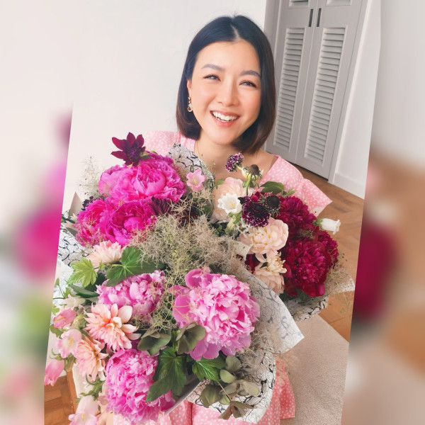 視帝老婆結婚13年再披婚紗賀花邊婚！久違露面晒絕美回眸神驚艷網民