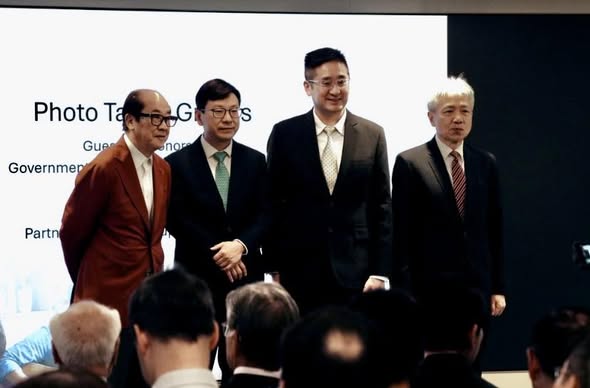 本地護老App「親親GenGen」登場 ：一鍵報平安、緊急求助、提食藥樣樣齊