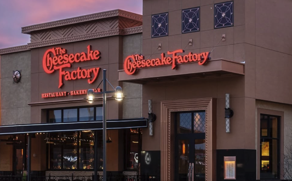 洗碗仔捱足28年升副總裁。圖片來源：The Cheesecake Factory