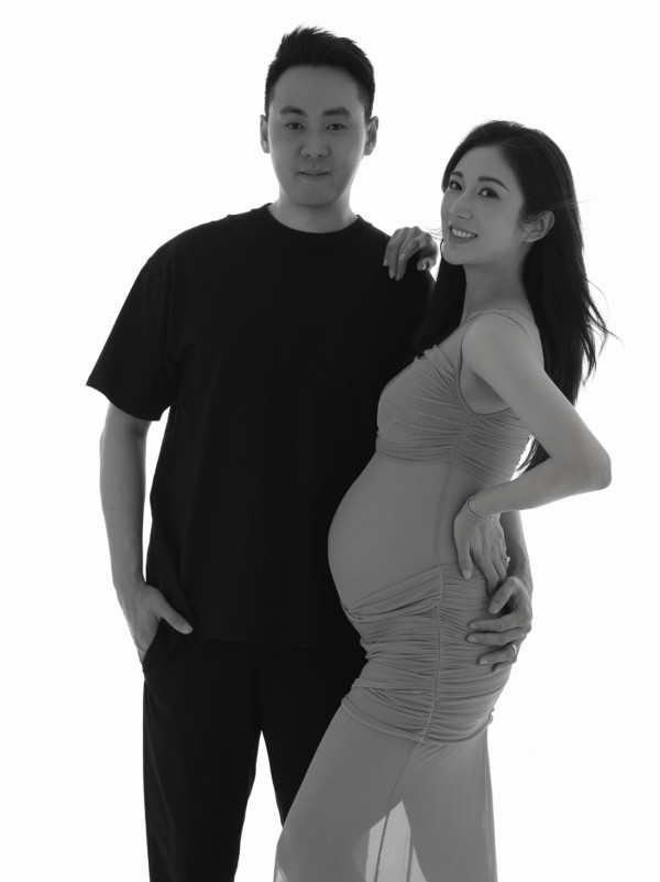 32歲蔡嘉欣IG報喜順利誕子！剖腹產誕7.8磅BB！甜曬一家三口溫馨全家福