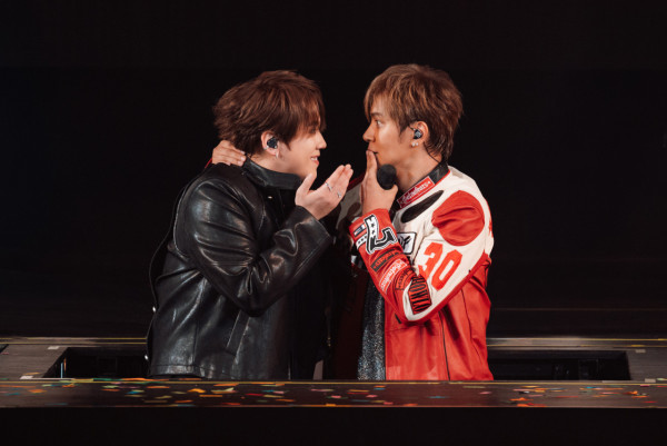 羅志祥紅館演唱會｜姜濤與偶像羅志祥「世紀互咀」獻男男初吻 台下睇足全場跳唱應援