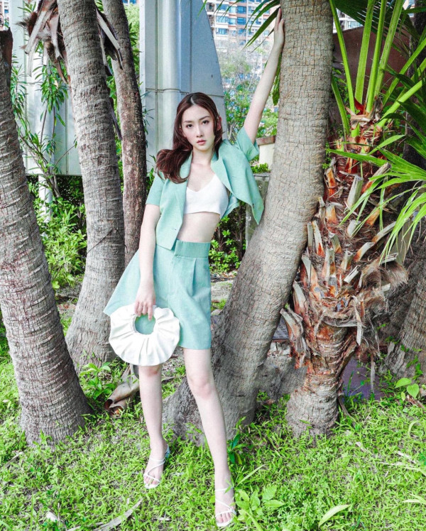 30歲女藝人升呢馬主夫人威水拉頭馬！跟實董事老公豪晒Hermès手袋行頭超富貴