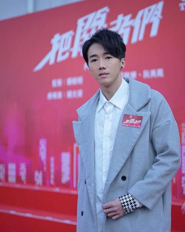10億千金戀情曝光高調認愛前TVB爆肌小生!離巢後首度情侶檔露面大方放閃