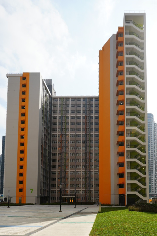 為加快公屋流轉，近年港府大力興建與落成「簡約公屋」，以持續提升整體公營房屋的供應量。