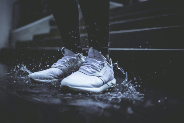 鞋襪速乾法(圖片來源:Unsplash)