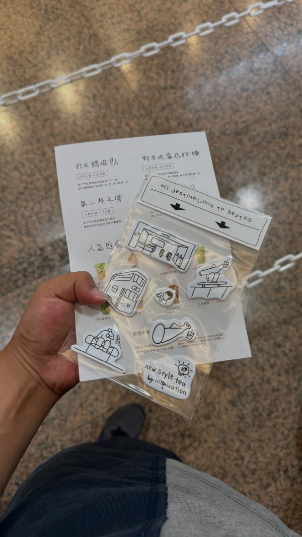 铜锣湾时代广场罕见出现人龙！过百打工仔一早排队网友惊叹：有必要吗？