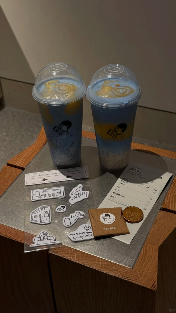 铜锣湾时代广场罕见出现人龙！过百打工仔一早排队网友惊叹：有必要吗？
