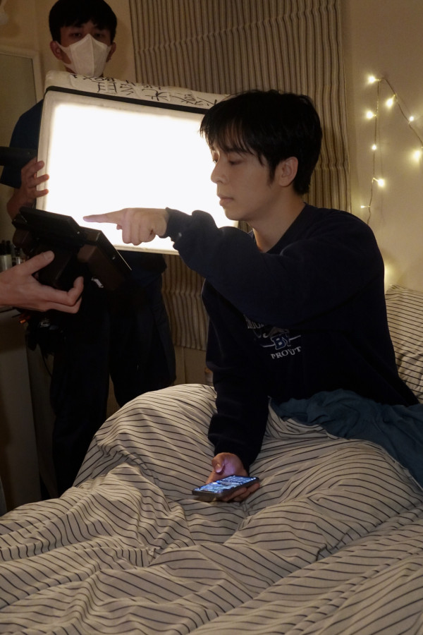 Edan吕爵安一个月内再出新歌《坏人一个》 自导自演谱写“放手”系孤独情歌MV
