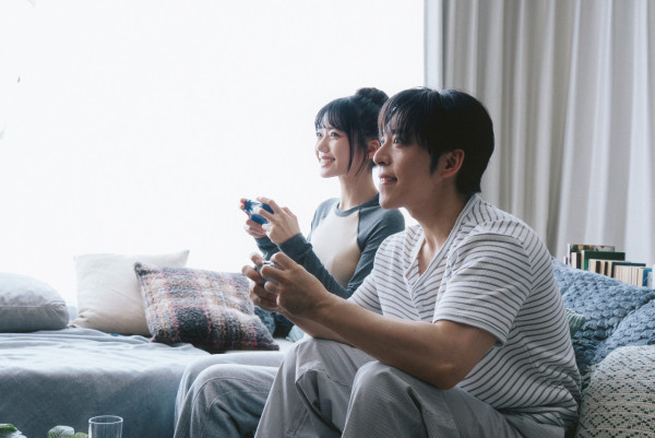 Edan吕爵安一个月内再出新歌《坏人一个》 自导自演谱写“放手”系孤独情歌MV