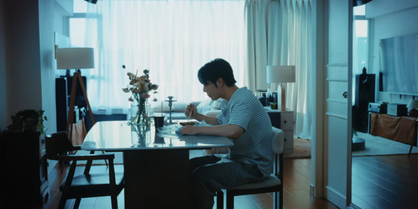 Edan吕爵安一个月内再出新歌《坏人一个》 自导自演谱写“放手”系孤独情歌MV
