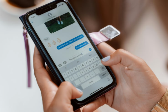 WhatsApp預設貼圖點刪？揭1招「反向操作」還原簡潔介面 附3步實測教學