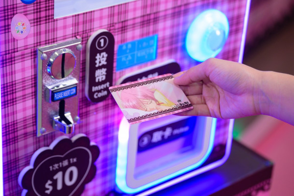 全港首个《守护甜心！》期间限定店6.13登陆海港城！4大打卡位/逾50款首发周边梦幻登场/复古抽卡机