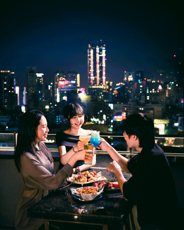 高雄中央公園英迪格酒店 1分鐘直達捷運站/頂樓PIER NO.1高空酒吧 |限時送雙人住宿連豐盛自助早餐+酒吧迎賓飲品!