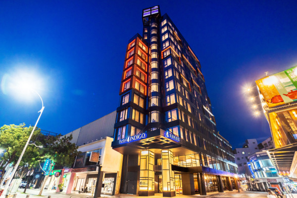 高雄中央公園英迪格酒店 1分鐘直達捷運站/頂樓PIER NO.1高空酒吧 |限時送雙人住宿連豐盛自助早餐+酒吧迎賓飲品!