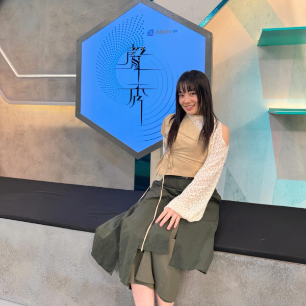 TVB上位小花宣布与圈外男友分手!亲证回复单身:过去半年真系唔太开心
