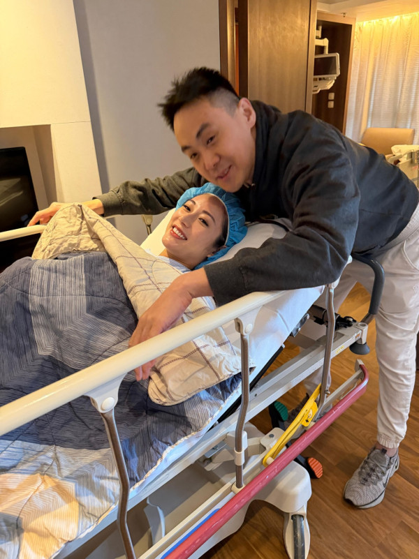 蔡嘉欣「拜金式坐月」收千支玫瑰花炫富！體積大過BB床超巨型誇張過求婚