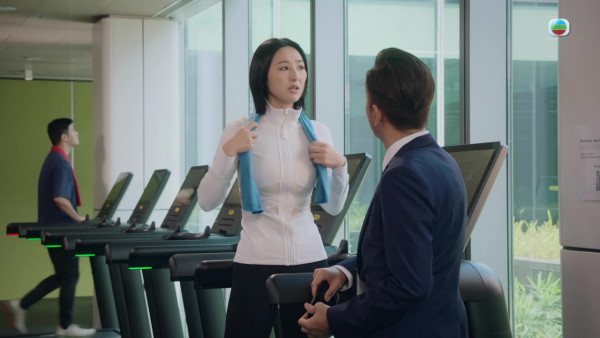 飛常日誌II丨高海寧貼身運動服晒「天花板S身形」 全身零贅肉完美Carry極蝦人著造型