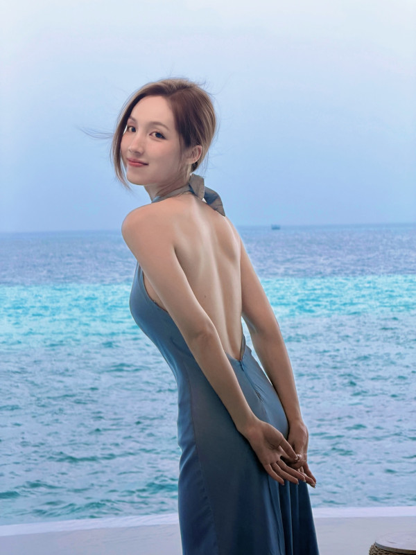 海兒側身晒魔鬼胸線條前凸後翹！男友視角晒偉大身材！網民極震撼：看她一個就夠