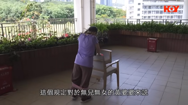 四處尋親碰壁 黃婆婆嘆:搞到好似嫌棄我哋。圖片來源:一線搜查