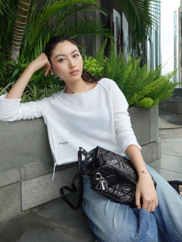 任達華21歲愛女任晴佳晒1米8完美身材！混血感顏值大眼高鼻超模氣場全開