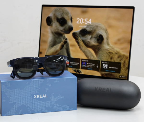 Xreal 1S 開箱實測｜82g 超輕 AR 眼鏡投射 500 吋虛擬巨幕　港鐵睇 Netflix + MacBook 雙屏實測　$4,199 值唔值得買？