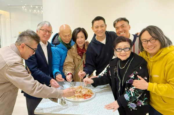 78歲汪明荃自揭身體亮紅燈急入醫院！曾戰勝癌魔親曝：「甲狀腺出了小問題」