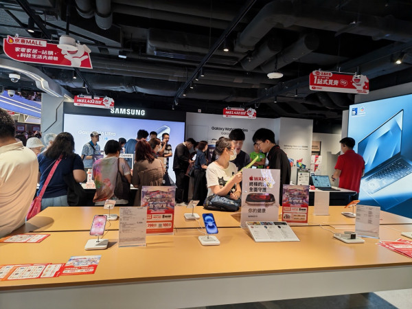 京東 MALL 灣仔開業直擊！iPhone 9 折/TCL 電視 $666 / 滿 $9,999 送平板　HSBC 再減 $688