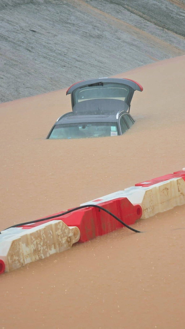 黑雨警告｜屯天元一早暴雨「落到世界末日咁」質疑太遲掛黑雨？居民不滿：點解今朝唔掛