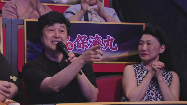 中年好聲音4|前無綫金牌司儀攜妻由多倫多飛返港 力撐「中4舞王」鄭家聲:我睇住佢大