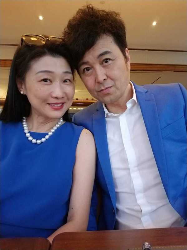 中年好聲音4｜前無綫金牌司儀攜妻由多倫多飛返港 力撐「中4舞王」鄭家聲：我睇住佢大