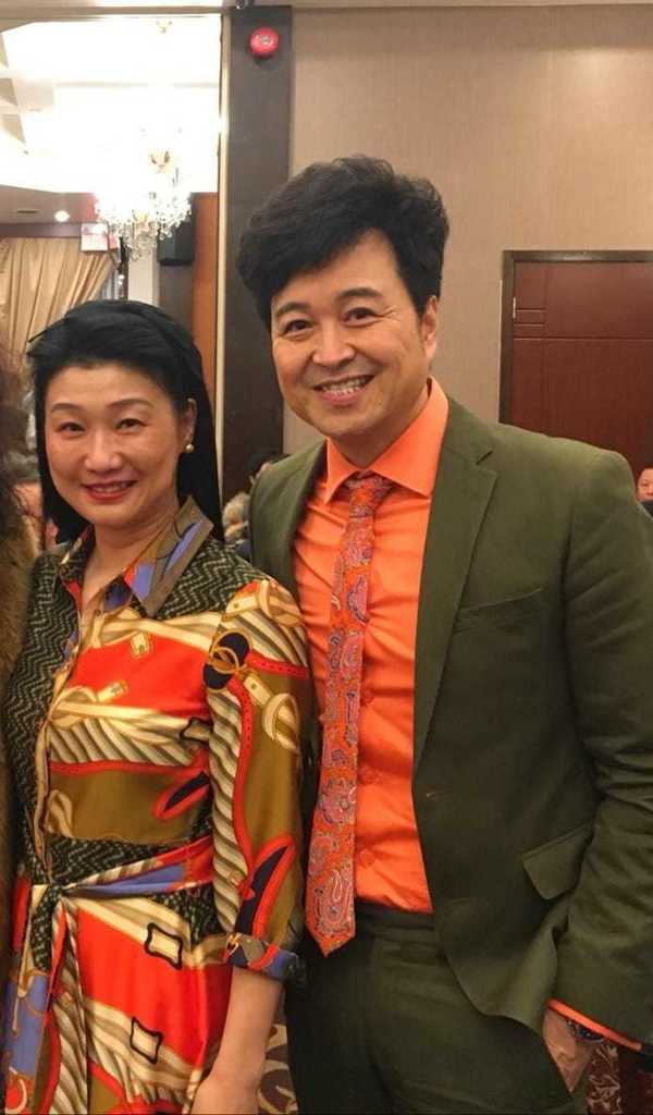 中年好聲音4｜前無綫金牌司儀攜妻由多倫多飛返港 力撐「中4舞王」鄭家聲：我睇住佢大