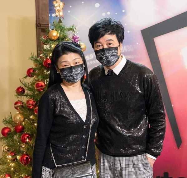 中年好聲音4｜前無綫金牌司儀攜妻由多倫多飛返港 力撐「中4舞王」鄭家聲：我睇住佢大