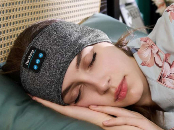 【恐怖科技病】晚晚戴耳機聽歌入睡終致耳聾！23 歲患者聽覺退化 50 年 醫生警告有這微小病況已出事