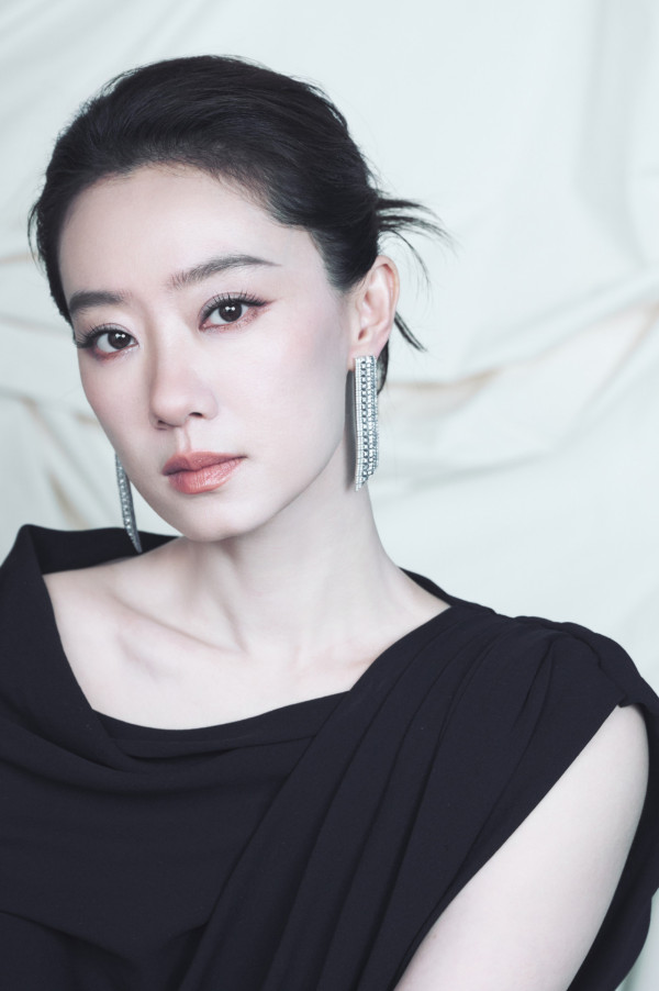 周星馳生日宣佈《功夫女足》7月上映!同步公開手繪電影海報!演員陣容強勁