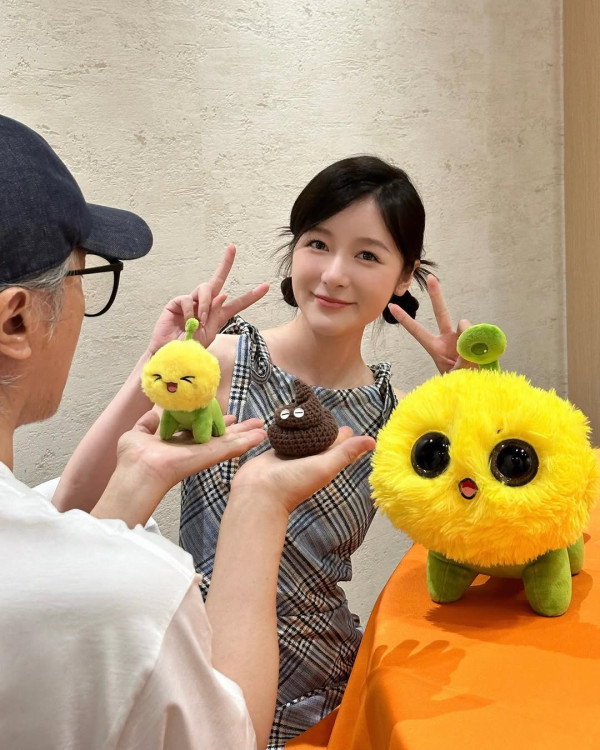 周星馳生日宣佈《功夫女足》7月上映！同步公開手繪電影海報！演員陣容強勁
