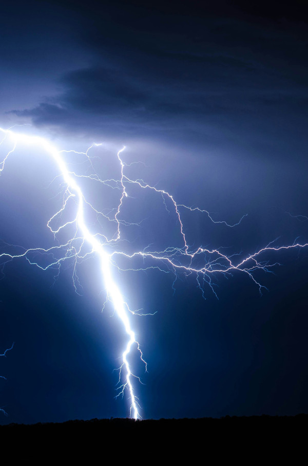 雷電突波(來源:Unsplash)
