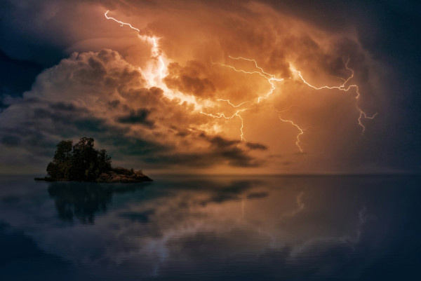 雷電突波(來源:Unsplash)