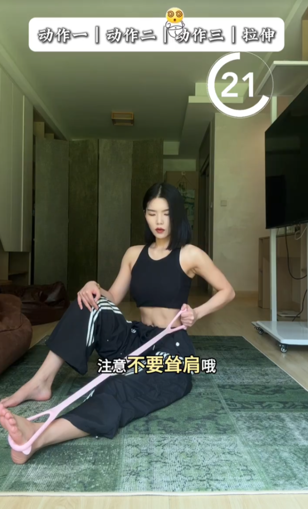 告別「虎背熊腰」!小紅書爆紅3招居家瘦背操 改善寒背重塑背部及面型線條