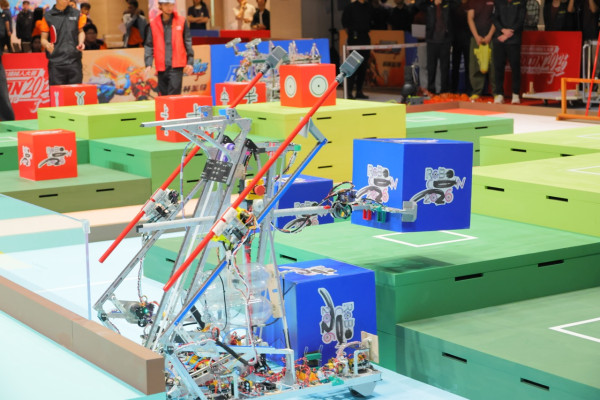 「武林至尊」機械人大賽 2026 港大奪冠!9 間大專院校 300 名學生 AI 實戰,8 月主場出戰 ABU Robocon 國際賽