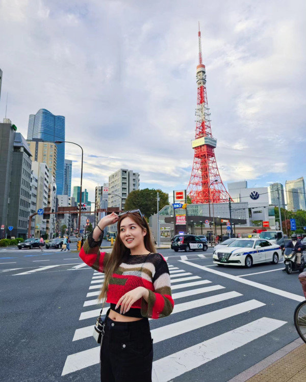 聲夢小花峇里比堅尼大解放原來深藏不露！心口開超大窿波濤洶湧衝擊眼球