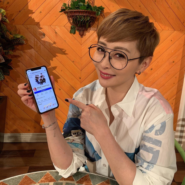 錢嘉樂兩囡囡近照顏值驚艷蛻變美少女！大女暴風成長染綠髮時尚氣質滿瀉