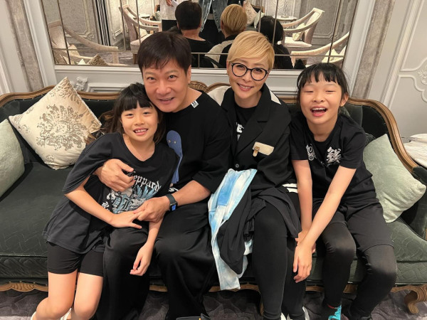 錢嘉樂兩囡囡近照顏值驚艷蛻變美少女！大女暴風成長染綠髮時尚氣質滿瀉