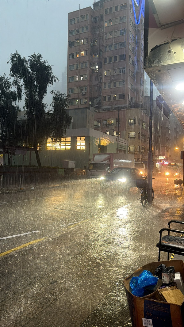 落大雨返工點算？網民推$140日本防雨神褸 實測黑雨不漏惟1類人唔建議買