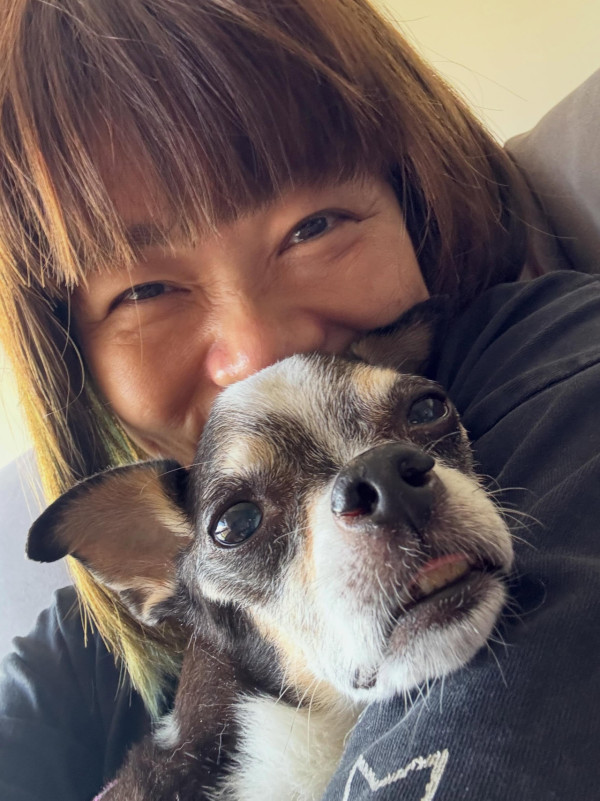 小儀悲痛撰長文痛失細佬佬離世!晒黑白合照淚別:安然接受生命最尾