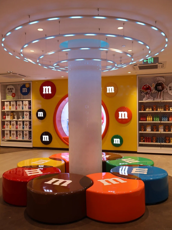 廣州北京路M&M’S旗艦店打卡攻略！彩虹玻璃牆、自選M&M'S牆、多款限定周邊 