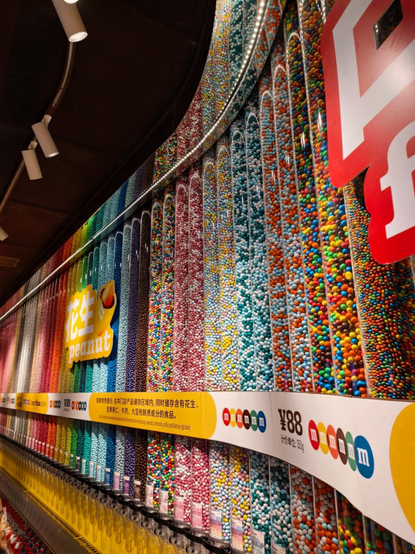 廣州北京路M&M’S旗艦店打卡攻略！彩虹玻璃牆、自選M&M'S牆、多款限定周邊 