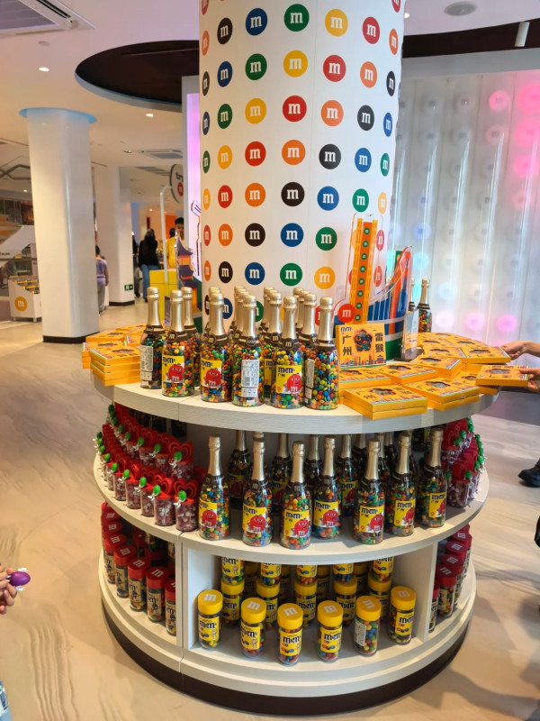 廣州北京路M&M’S旗艦店打卡攻略！彩虹玻璃牆、自選M&M'S牆、多款限定周邊 