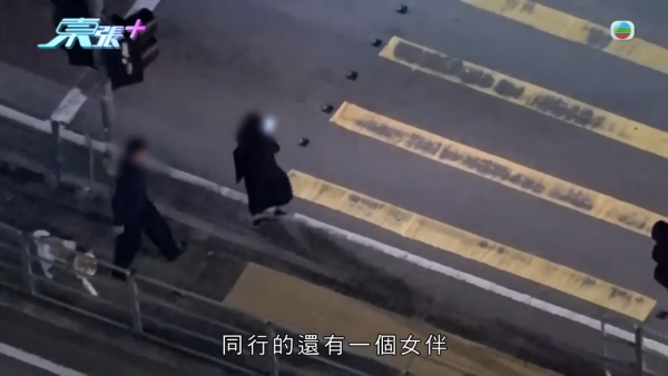 深井扔狗屎狂徒遭抓现行后镜头前认怂道歉!摄影师都忍不出声戳破大话